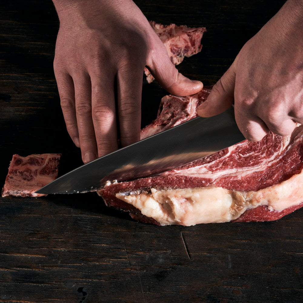 Die Steaks werden handwerklich perfekt zugeschnitten. Nur so kann Spitzenqualität entstehen.